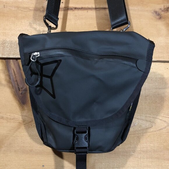 NEW Paago Works Focus Camera Shoulder Backpack Bag Padded Water Resistant Black - Picture 2 of 12